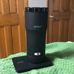 ember 12oz travel coffee mug. Works with ember app. Keeps hot for 12 hours